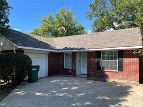 Building Photo - 403 E R Ellis Ave
