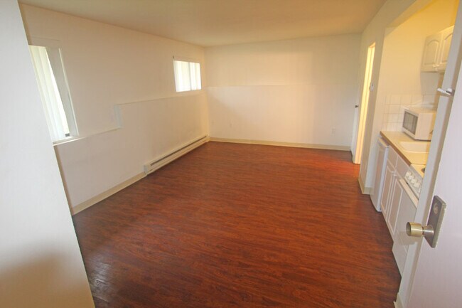Limpio y acogedor, 360 pies cuadrados. - 1408 10th Ave W