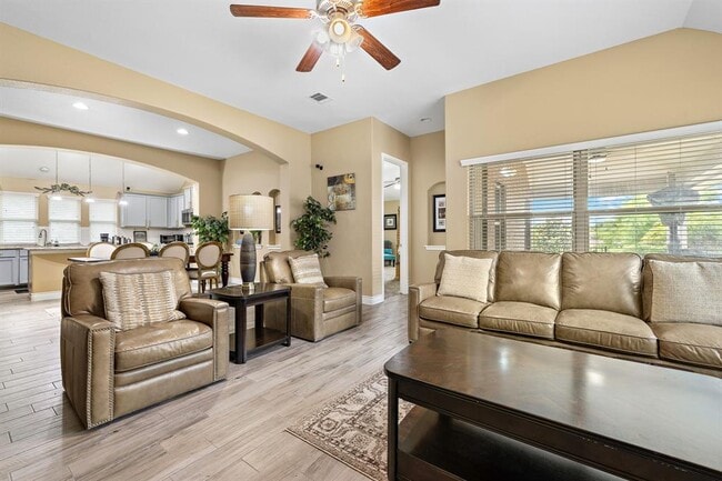 Building Photo - 163 Mount Ellen St