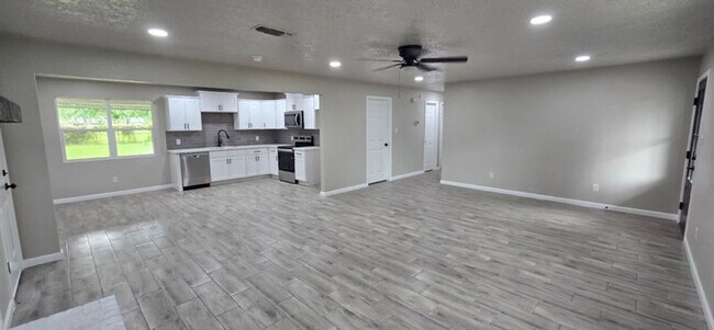Foto del edificio - 204 Dogwood Ln