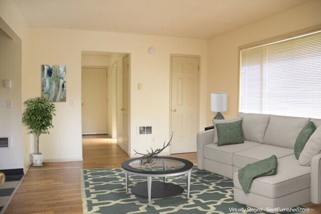 Building Photo - Lower 1bed, all new appliances, great loca...