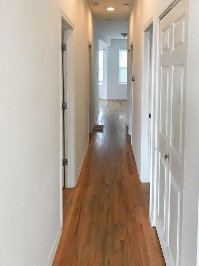 Foto del edificio - 1022 N Damen Ave