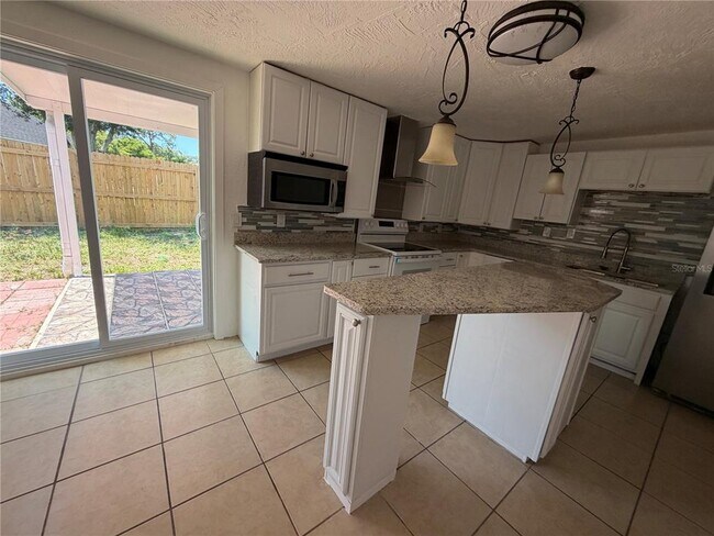 Foto del edificio - 7619 Summertree Ln