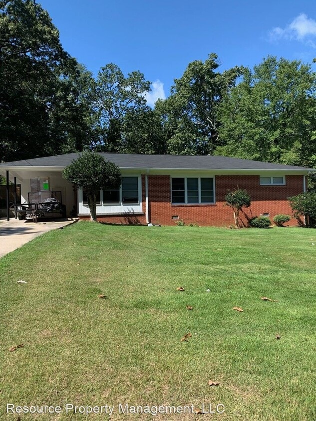 3 br, 1.5 bath House 1339 Cumberland Dr House Rental in Gainesville