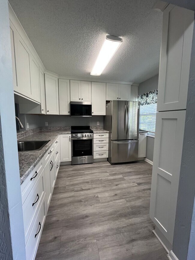 Foto del edificio - Kings Colony 2 / 2 bath with Florida room!