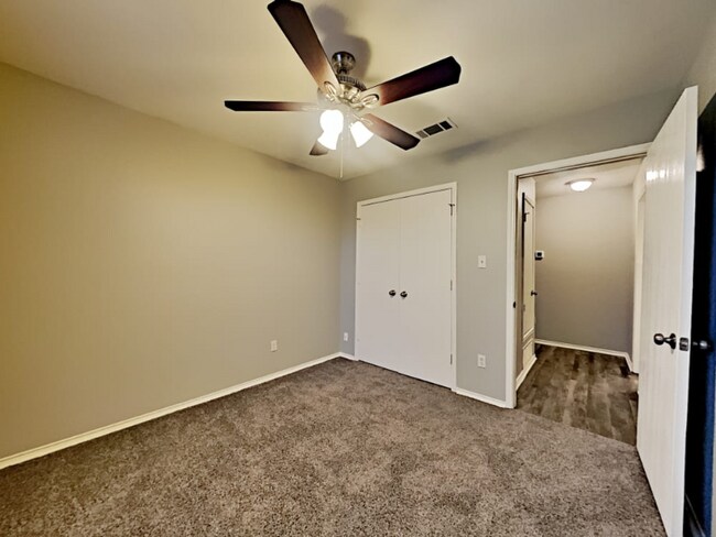 Foto del edificio - 3808 Periwinkle Dr