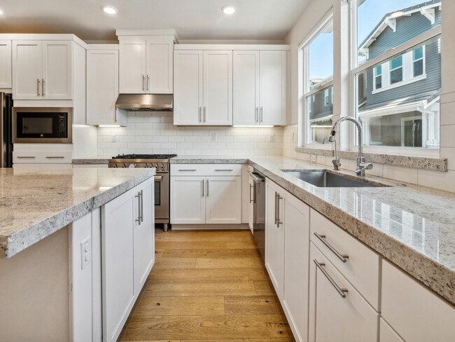 Kitchen - 2244 Mora Pl