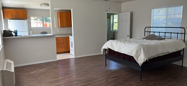 Foto del edificio - 2405 W Monterey Ave