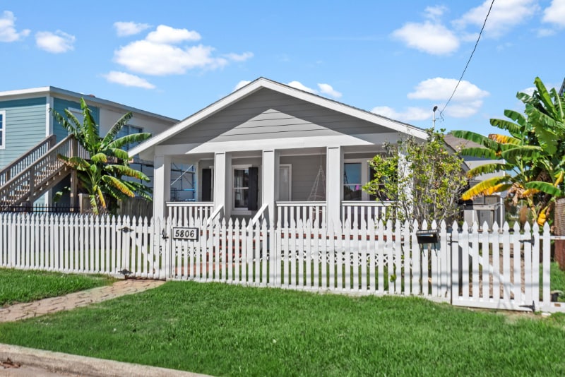 Photo - 5806 Avenue S 1 / 2
