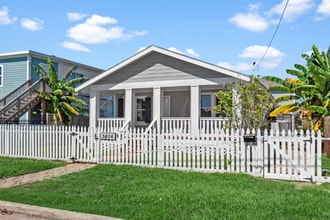 Building Photo - 5806 Avenue S 1/2