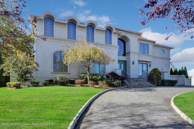 Building Photo - 880 Red Oaks Dr