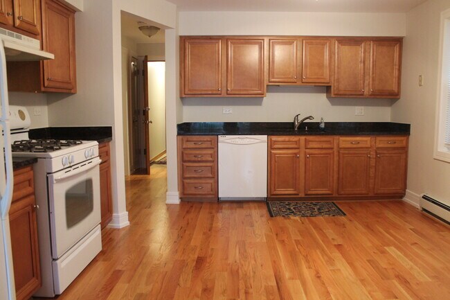 Foto del edificio - 8613 W Summerdale Ave