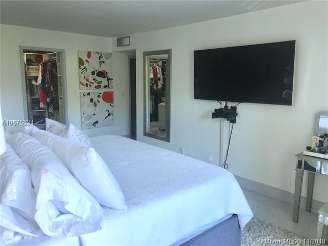Foto del edificio - 2049 S Ocean Dr