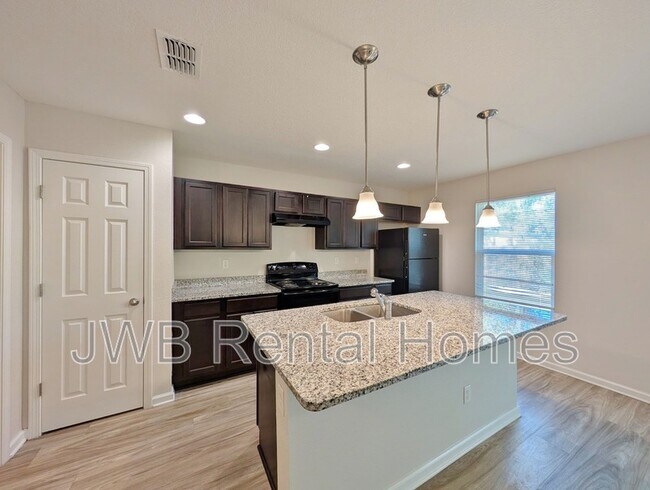 Foto del edificio - 12087 Biarritz St