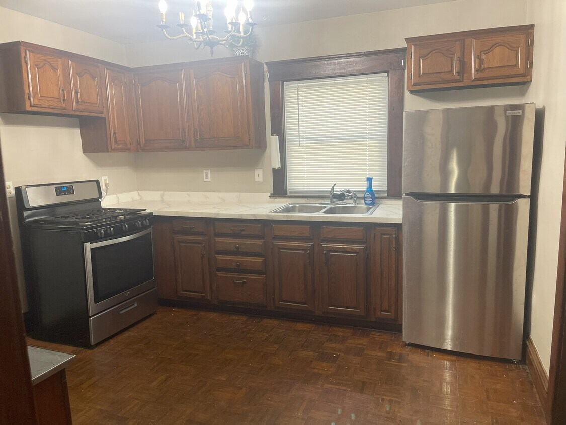 Foto principal - 607 N Sycamore St