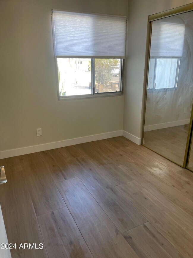 Foto del edificio - 8731 E Fairmount Ave