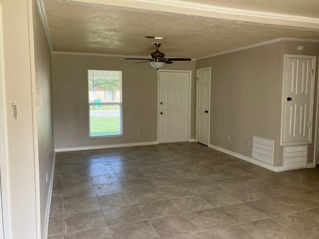 Photo - 7517 Madison Dr House