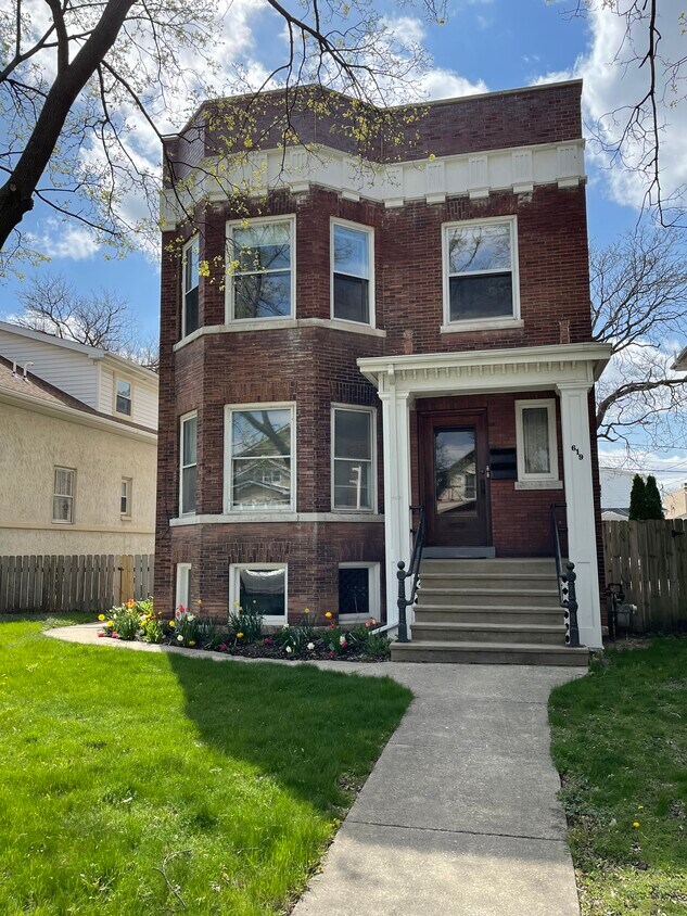 619 Ferdinand Avenue Unit 1 (1st Floor), Forest Park, IL 60130