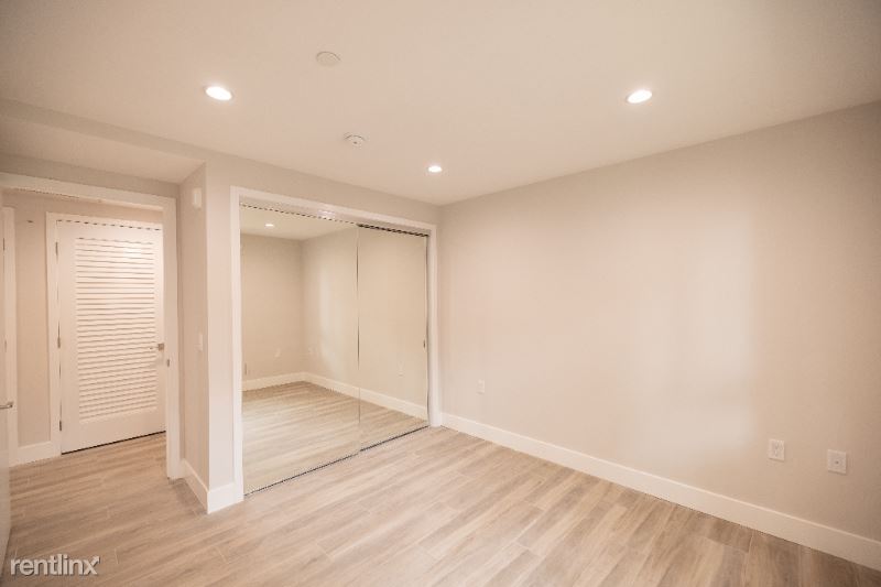 Foto del edificio - 10231 Woodbine St