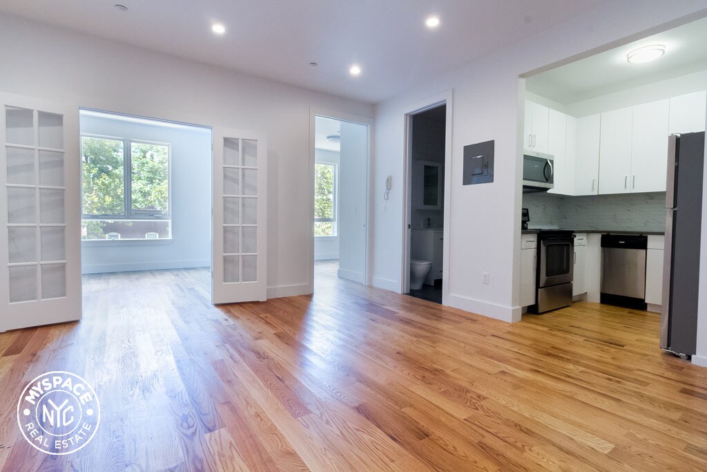 Foto principal - 694 Monroe St