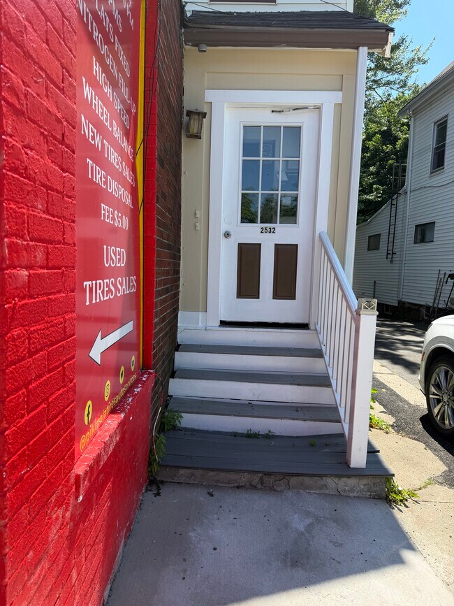 Foto del edificio - 2532 Massachusetts Ave