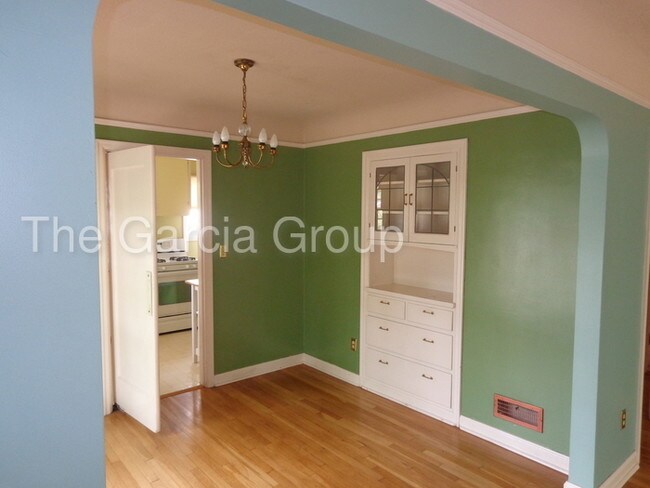 Building Photo - Old Portland Bungalow in Roseway