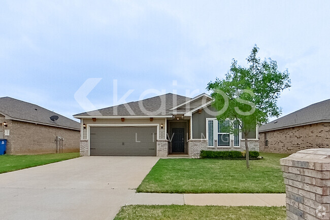 Building Photo - 805 St James Pl