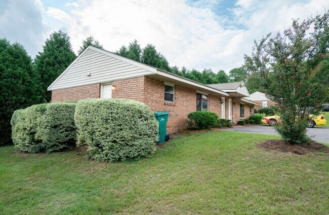 Building Photo - 8017 Kiwi Ct