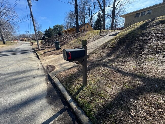 Foto del edificio - 1251 Singing Trees Dr