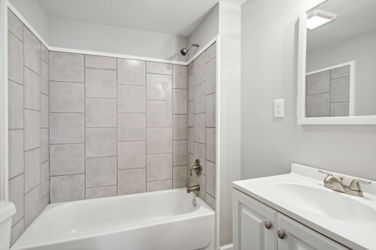 Foto principal - Large 2BR/2BA Eastside Savannah House For ...