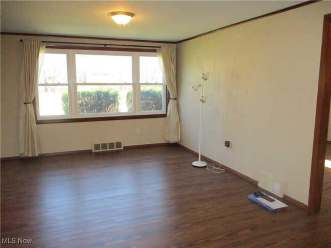 Foto del edificio - 32402 Bainbridge Rd