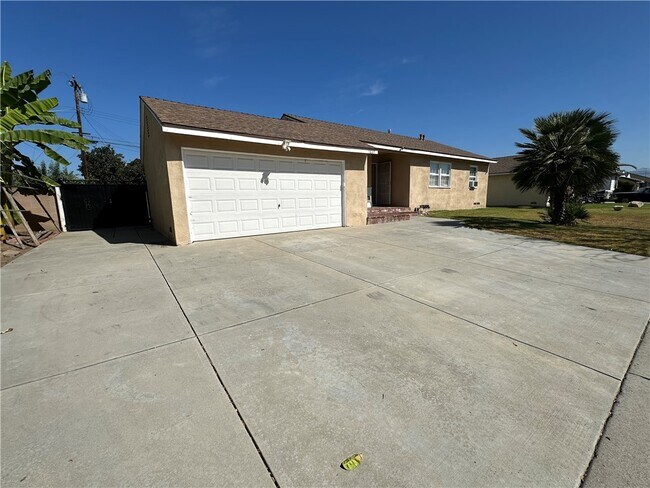 Building Photo - 1627 Tamar Dr