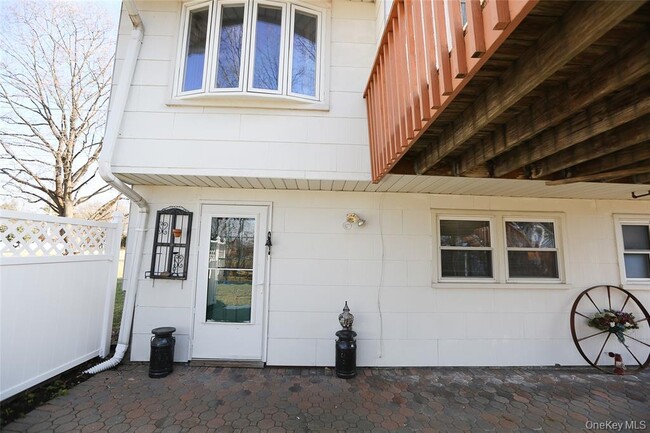 Building Photo - 40 Bluefields Ln