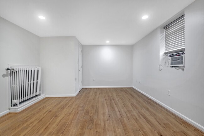 Foto del edificio - 5900 2nd Pl NW