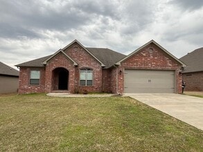 Building Photo - 9317 Oak Forest Ln