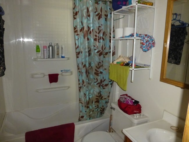 Front Unit Bath - 4-Family