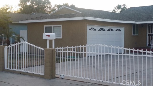 Foto principal - 15649 Aravaca Dr
