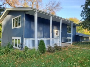 Building Photo - 2117 Fern Ln