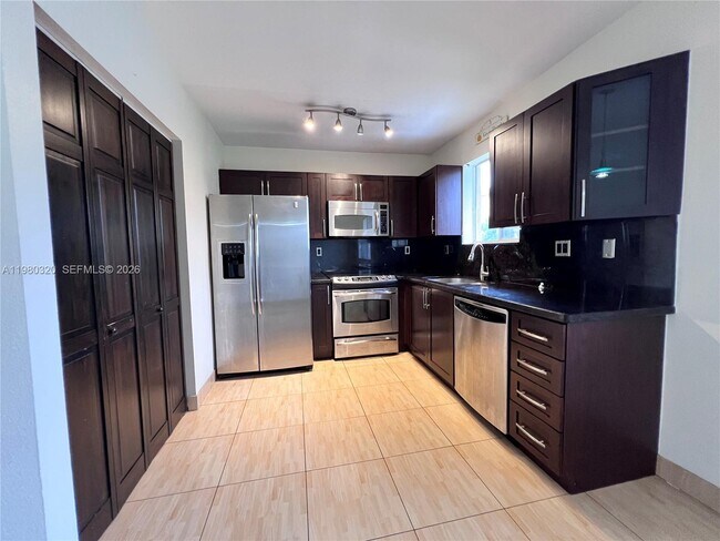 Foto del edificio - 6950 NW 174th Terrace