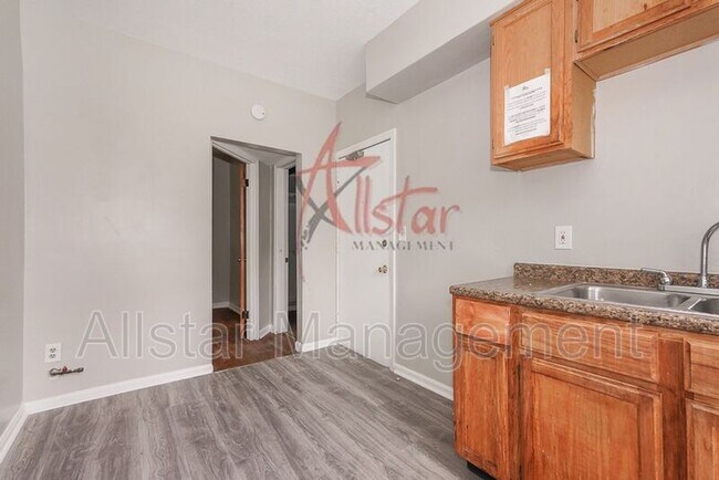 Foto del edificio - 3432 E 69th St