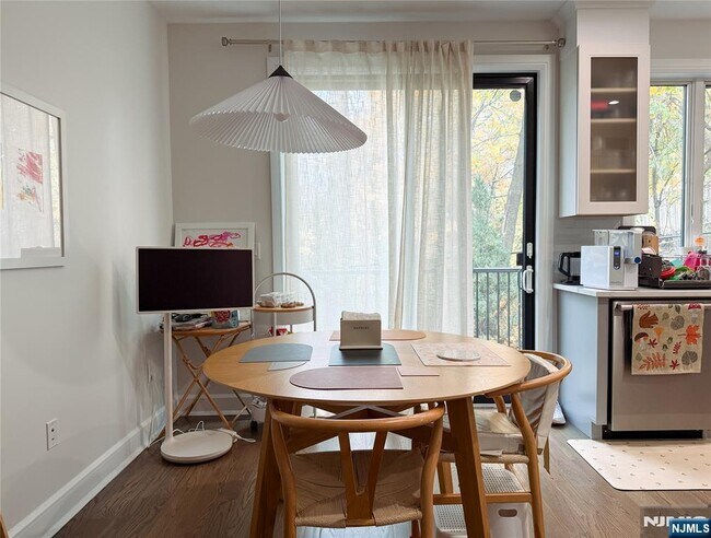 Foto del edificio - 555 Edgewater Ave