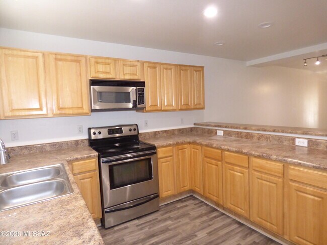 Foto del edificio - 1077 N Riverside Dr