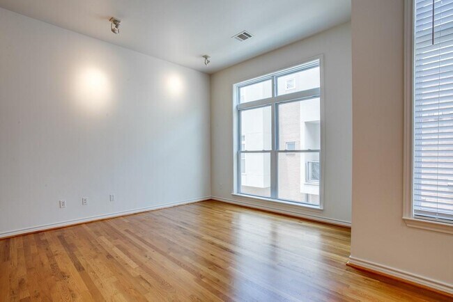 Building Photo - 4310 Buena Vista St