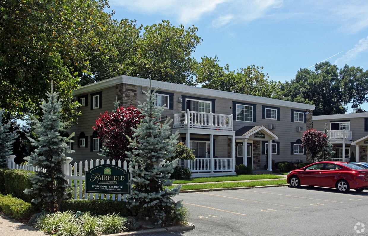 Fairfield Thunderbird Gardens Apartments West Babylon, NY