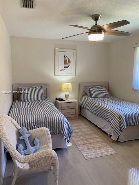 Foto del edificio - 1076 Rotonda Cir