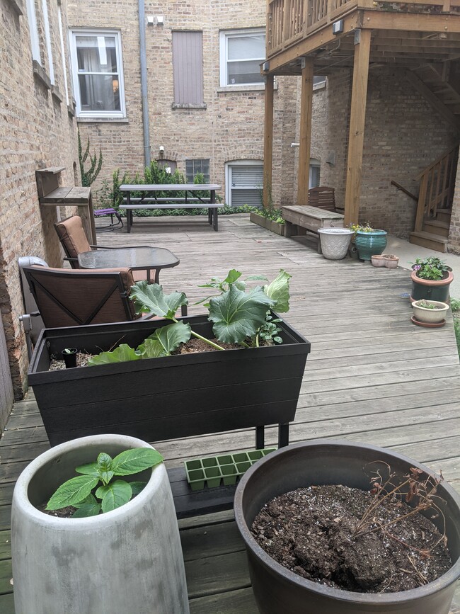Foto del edificio - 4546 N Troy St