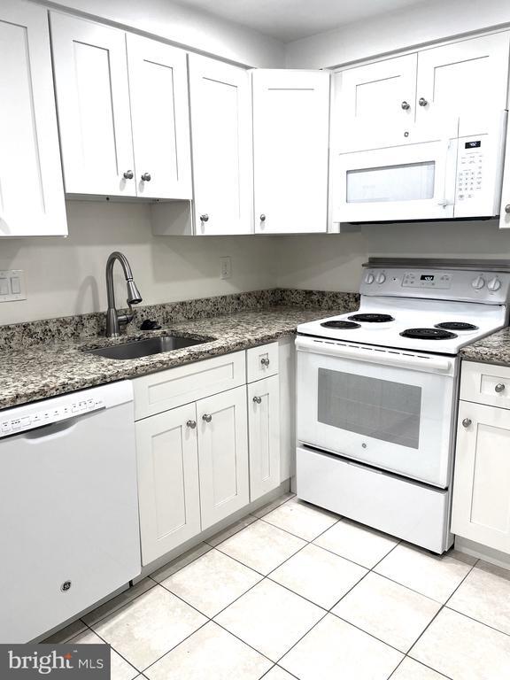 Foto del edificio - 7651 Tremayne Pl