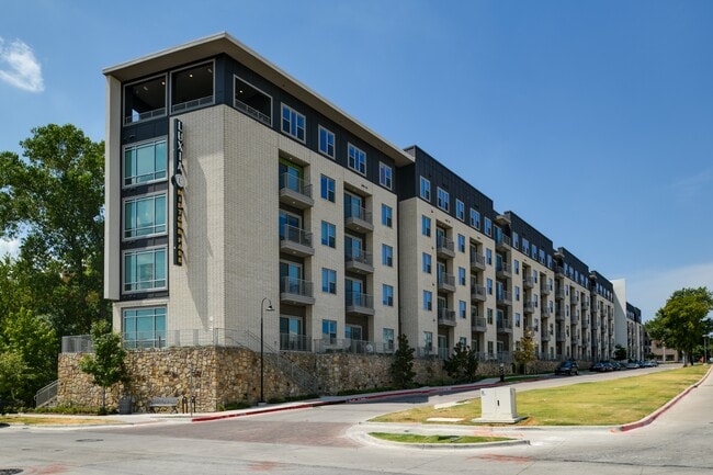 Building Photo - Luxia Midtown Park