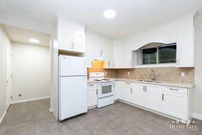 Building Photo - 2 Bed, 1 Bath Basement Suite for Rent in Langley!