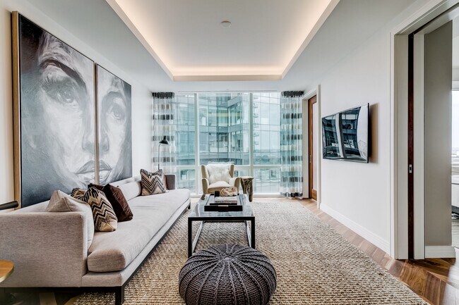 Foto del edificio - 300 International Drive